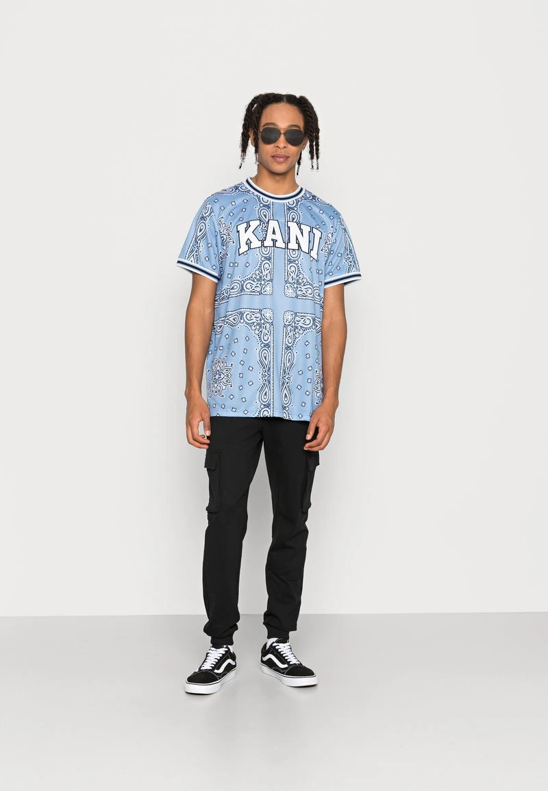 Neu 🤩 Karl Kani UNISEX SERIF TEE - T-Shirt Print - Blue ⭐ 4 Neu 🤩 Karl Kani UNISEX SERIF TEE - T-Shirt Print - Blue ⭐ – Bild 2