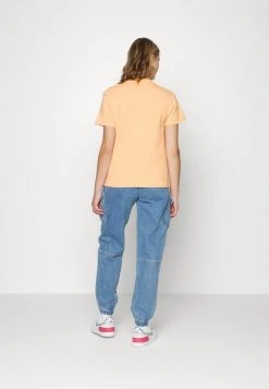 Angebote ✔️ Karl Kani SIGNATURE TEE - T-Shirt Print - Orange, Damen ❤️ -Karl Kani Verkäufe 824719edcf884caa914f4fc054a5a0de