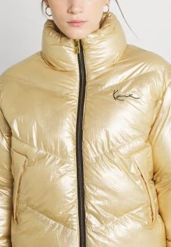 Bester Verkauf 🥰 Karl Kani CHEST SIGNATURE PUFFER JACKET - Winterjacke - Gold, Damen 🌟 -Karl Kani Verkäufe 824d6ab4adf3476d85444d683f6357b2