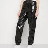 Rabatt 🎁 Karl Kani SIGNATURE GLOSSY PANTS - Stoffhose - Black, Damen ✨ 1 Rabatt 🎁 Karl Kani SIGNATURE GLOSSY PANTS - Stoffhose - Black, Damen ✨ -Karl Kani Verkäufe 89fee1628ce44785a00b43484105d5db