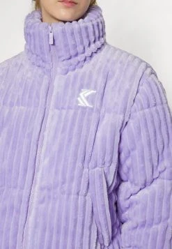 Beste Bewertungen von 🛒 Karl Kani FUZZY PUFFER JACKET - Winterjacke - Lilac, Damen ⌛ -Karl Kani Verkäufe 8b4c5eb1e4914c44a2b4d0ef4d1590e7