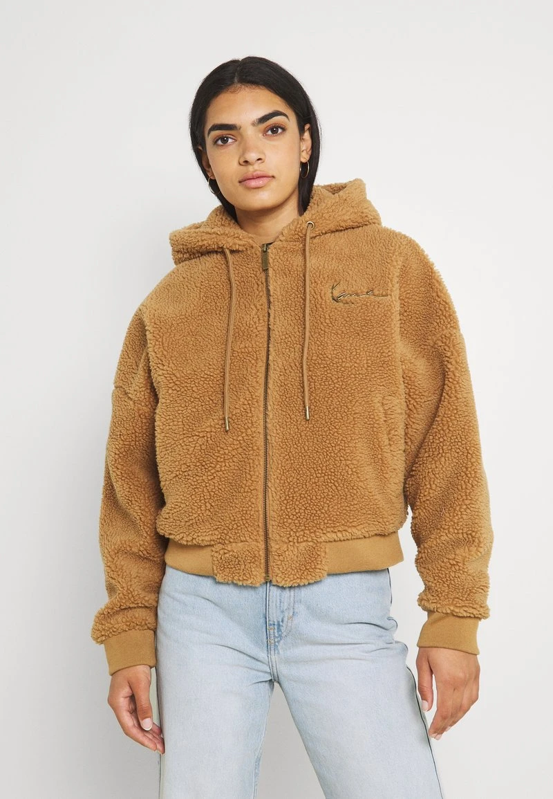 Rabatt 🎁 Karl Kani SIGNATURE - Fleecejacke - Sand, Damen 🔥 3 Rabatt 🎁 Karl Kani SIGNATURE - Fleecejacke - Sand, Damen 🔥