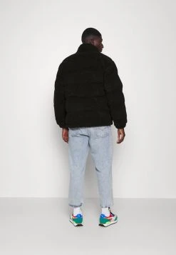 Top 10 ✔️ Karl Kani RETRO PUFFER JACKET UNISEX - Winterjacke - Black ✨ -Karl Kani Verkäufe 94db95967c5c4143b54bece9a68e8042