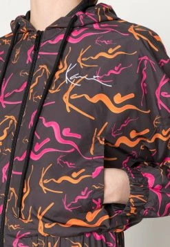 Auslauf ✔️ Karl Kani SIGNATURE HOODED TRACKJACKET - Leichte Jacke - Taupe, Damen 🧨 -Karl Kani Verkäufe 96f13070bef94eba89daade5f18d1462