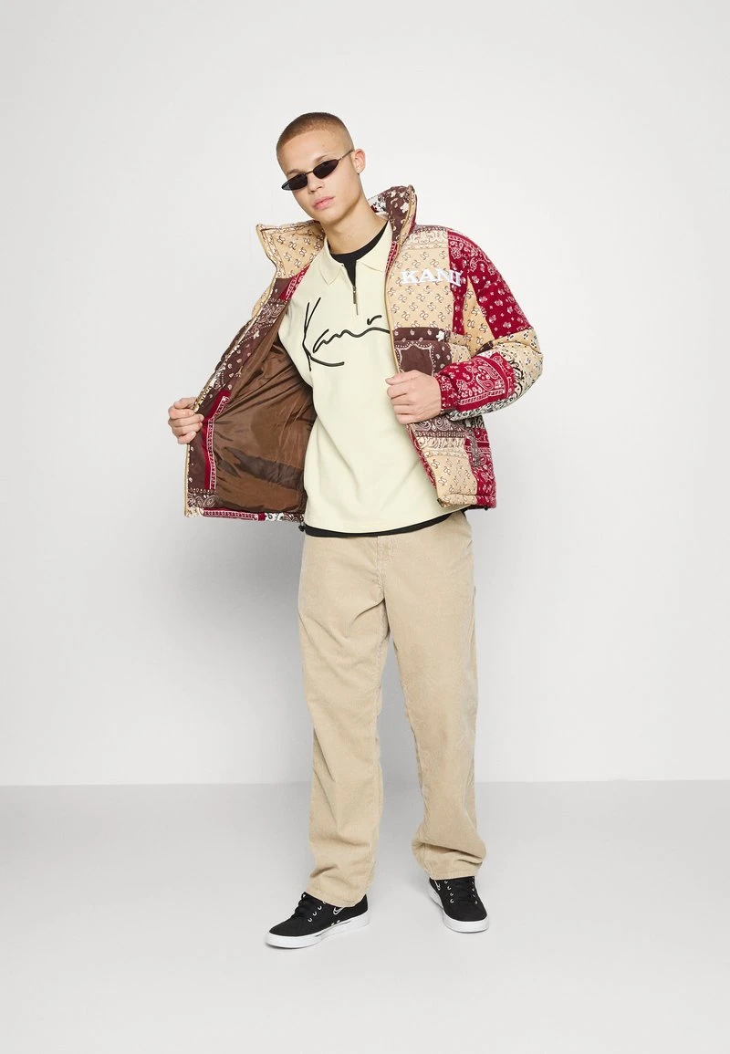 Am billigsten ✔️ Karl Kani SIGNATURE UNISEX - Sweatshirt - Brown 🥰 4 Am billigsten ✔️ Karl Kani SIGNATURE UNISEX - Sweatshirt - Brown 🥰 – Bild 2