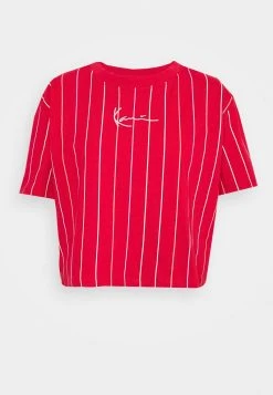 Budget 🥰 Karl Kani SMALL SIGNATURE SHORT PINSTRIPE TEE - T-Shirt Print - Red, Damen ✔️ 10 Budget 🥰 Karl Kani SMALL SIGNATURE SHORT PINSTRIPE TEE - T-Shirt Print - Red, Damen ✔️ -Karl Kani Verkäufe 9897c46e4ec54fb6bc63fc6fed2f14a8
