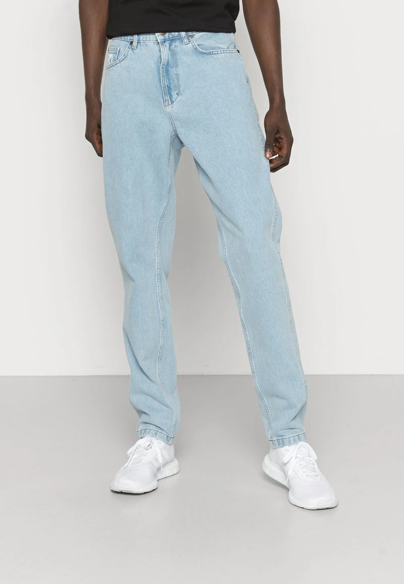 Billig 👏 Karl Kani SMALL SIGNATURE TAPERED FIVEPOCKET - Jeans Tapered Fit - Light Blue, Herren ❤️ 3 Billig 👏 Karl Kani SMALL SIGNATURE TAPERED FIVEPOCKET - Jeans Tapered Fit - Light Blue, Herren ❤️
