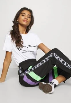 Beste Bewertungen von 🥰 Karl Kani SIGNATURE TEE - T-Shirt Print - White, Damen ❤️ -Karl Kani Verkäufe 99c5b5a65fec4caf842db7fd5f9c824e