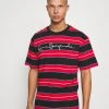 Am billigsten 🤩 Karl Kani ORIGINALS STRIPE TEE UNISEX - T-Shirt Print - Red/black/green ❤️ -Karl Kani Verkäufe 99e4d4659419464a84357500c933f924