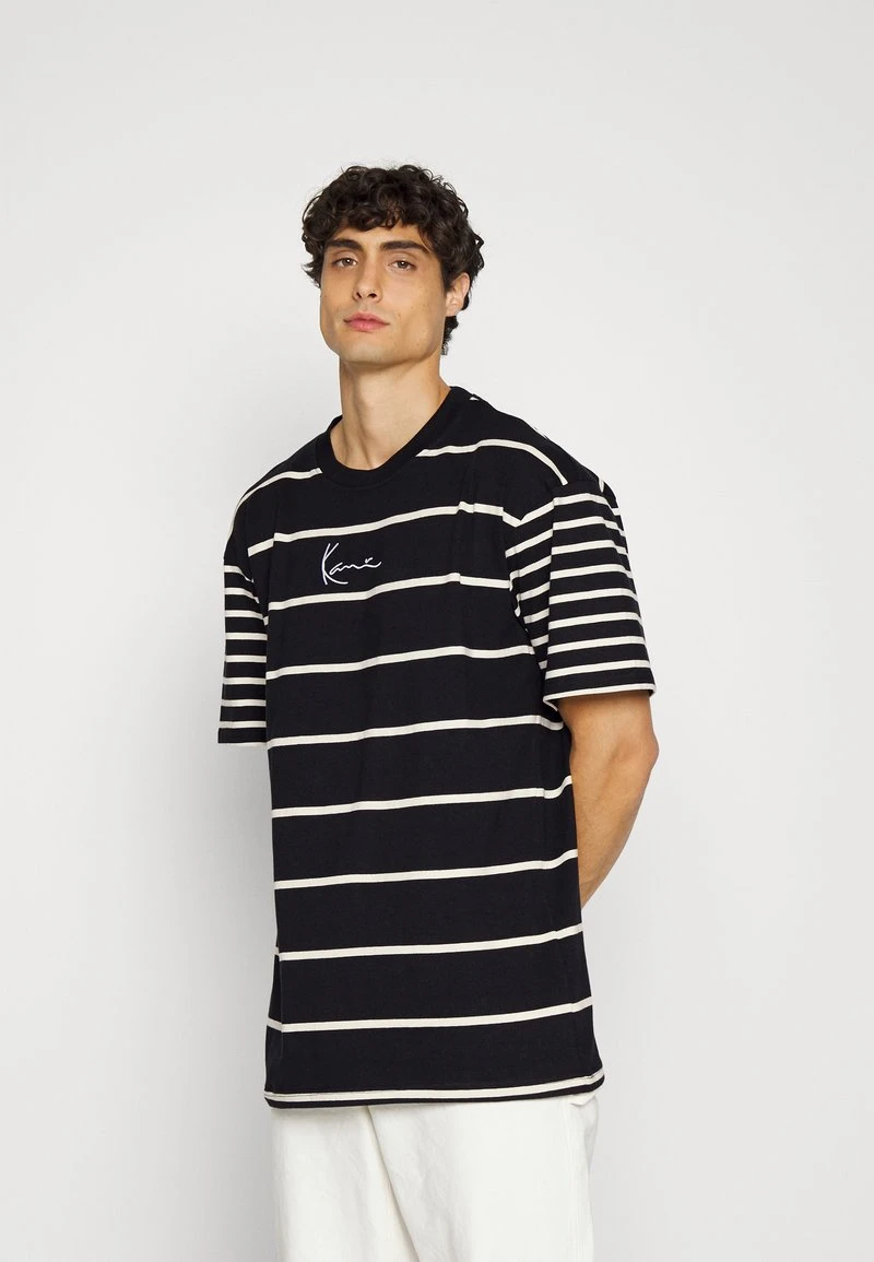 Am billigsten ✨ Karl Kani SMALL SIGNATURE STRIPE TEE UNISEX - T-Shirt Print - Light Blue 🌟 3 Am billigsten ✨ Karl Kani SMALL SIGNATURE STRIPE TEE UNISEX - T-Shirt Print - Light Blue 🌟