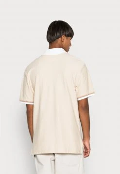 Brandneu 🥰 Karl Kani CHEST SIGNATURE STRIPE TEE UNISEX - Poloshirt - Cream ⌛ 9 Brandneu 🥰 Karl Kani CHEST SIGNATURE STRIPE TEE UNISEX - Poloshirt - Cream ⌛ -Karl Kani Verkäufe a2fc5ae6017c4932adbef3d2f7bf0cca