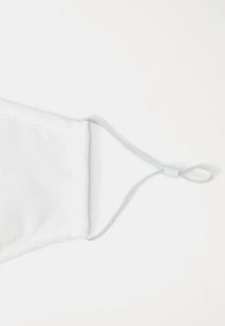 Beste Bewertungen von 👍 Karl Kani SIGNATURE FACE MASK - Stoffmaske - White, Unisex 🥰 -Karl Kani Verkäufe a3022f0c217e4e3588db7b9a4c53e6f8