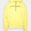Billig 🥰 Karl Kani UNISEX AUTOGRAPH HOODIE - Kapuzenpullover - Yellow ✨ -Karl Kani Verkäufe a393797e8eae4828b34dc6d9cf1995d1