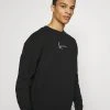 Top 10 ❤️ Karl Kani SMALL SIGNATURE CREW - Sweatshirt - Black, Herren 🔔 2 Top 10 ❤️ Karl Kani SMALL SIGNATURE CREW - Sweatshirt - Black, Herren 🔔 -Karl Kani Verkäufe a87b71d2c1584670af00daea7d376dcb