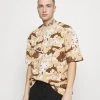 Billig 🤩 Karl Kani T-Shirt Print - Sand, Herren ❤️ -Karl Kani Verkäufe ab33f4f0422e4ebba5311a3ee8697dee