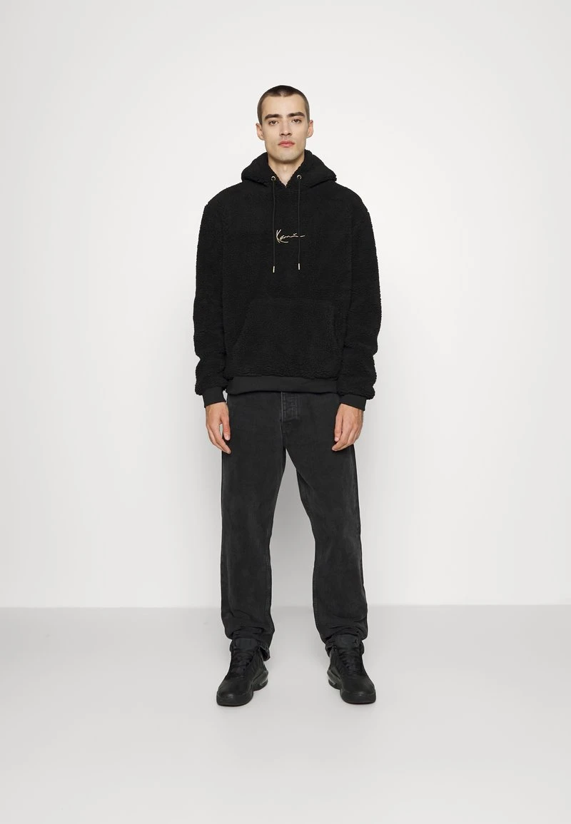Bestes Angebot ⌛ Karl Kani SMALL SIGNATURE TEDDY HOODIE UNISEX - Kapuzenpullover - Black ⭐ 4 Bestes Angebot ⌛ Karl Kani SMALL SIGNATURE TEDDY HOODIE UNISEX - Kapuzenpullover - Black ⭐ – Bild 2