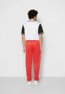 Brandneu ✔️ Karl Kani SMALL SIGNATURE STRAIGHT LEG TRACKPANTS - Jogginghose - Red, Herren ✨ -Karl Kani Verkäufe ad160cd8bfa54049a22270165723b1dd