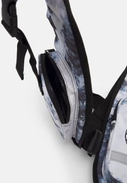 Brandneu ⭐ Karl Kani SIGNATURE TIE DYE UTILITY VEST BAG UNISEX - Gürteltasche - Black 🔥 -Karl Kani Verkäufe b2683c06d1424389a7254998643c9c50