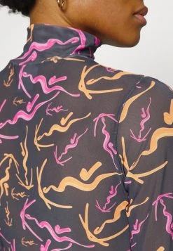 Angebote 😍 Karl Kani SIGNATURE TURTLE NECK - Langarmshirt - Black, Damen ✨ 13 Angebote 😍 Karl Kani SIGNATURE TURTLE NECK - Langarmshirt - Black, Damen ✨ -Karl Kani Verkäufe b2dd8074351e4840b8bc8eafa722f02a