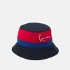 Angebote 🧨 Karl Kani SIGNATURE BLOCK BUCKET HAT - Hut - Blue/navy/red, Herren ⌛ 2 Angebote 🧨 Karl Kani SIGNATURE BLOCK BUCKET HAT - Hut - Blue/navy/red, Herren ⌛ -Karl Kani Verkäufe b4fbd625a21844849c13e7158d6ecddf