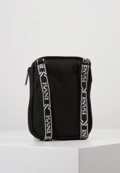Rabatt 🔔 Karl Kani SIGNATURE TAPE MESSENGER BAG - Umhängetasche - Black/white, Unisex 🧨 -Karl Kani Verkäufe b5754c46da3a45aea9b425181fec1001