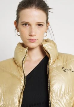 Bester Verkauf 🥰 Karl Kani CHEST SIGNATURE PUFFER JACKET - Winterjacke - Gold, Damen 🌟 -Karl Kani Verkäufe b58d48230f3343fd8ecf83edf5e72b45