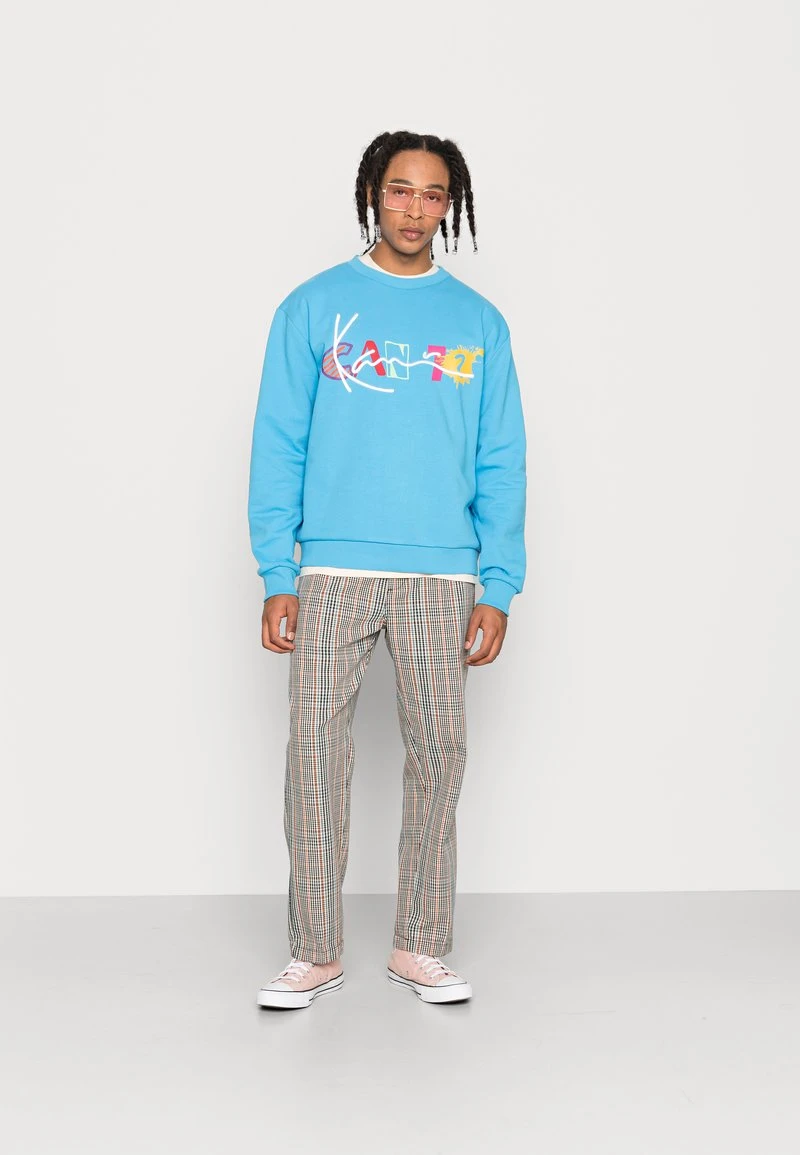 Besorgen 😀 Karl Kani SIGNATURE PRINT CREW UNISEX - Sweatshirt - Blue 🌟 4 Besorgen 😀 Karl Kani SIGNATURE PRINT CREW UNISEX - Sweatshirt - Blue 🌟 – Bild 2