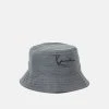 Auslauf ✔️ Karl Kani SIGNATURE REFLECTIVE BUCKET HAT - Hut - Silver, Unisex ✨ -Karl Kani Verkäufe be5c7d758219480cbd476f5ad88344dc