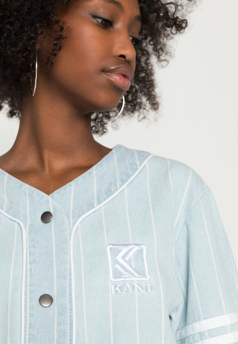 Top 10 👍 Karl Kani ⚾ BASEBALL SHIRT - Hemdbluse - Blue, Damen 🎁 7 Top 10 👍 Karl Kani ⚾ BASEBALL SHIRT - Hemdbluse - Blue, Damen 🎁 – Bild 5