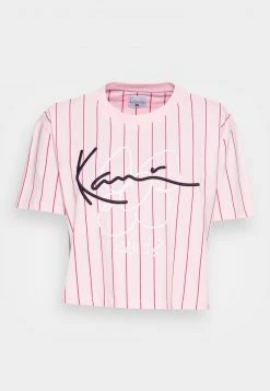 Bester Verkauf ✔️ Karl Kani SIGNATURE CROP TEE - T-Shirt Print - Rose, Damen 🌟 10 Bester Verkauf ✔️ Karl Kani SIGNATURE CROP TEE - T-Shirt Print - Rose, Damen 🌟 -Karl Kani Verkäufe c0dc3a98184a4bc1b7a664980434a247