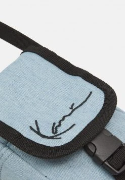 Blitzangebot 🔥 Karl Kani SIGNATURE MINI MESSENGER BAG - Umhängetasche - Light Blue, Herren 👍 -Karl Kani Verkäufe c2c69a2627384eed82a709c9020e6d15