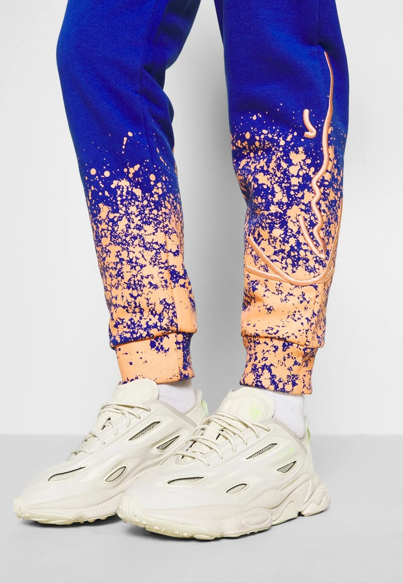 Brandneu 😀 Karl Kani SIGNATURE PAINT SPLATTER - Jogginghose - Blue, Damen ❤️ 6 Brandneu 😀 Karl Kani SIGNATURE PAINT SPLATTER - Jogginghose - Blue, Damen ❤️ – Bild 4