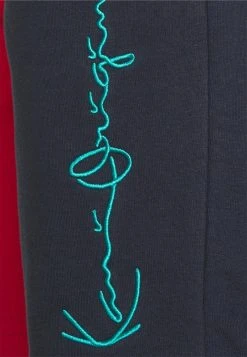 Angebote ✔️ Karl Kani UNISEX ORIGINALS BLOCK SHORTS - Shorts - Navy 🔥 -Karl Kani Verkäufe d319415b187c4c439ce24ac625d6998e