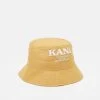 Angebote 🧨 Karl Kani SIGNATURE BUCKET HAT UNISEX - Hut - Sand 🔔 -Karl Kani Verkäufe d3d8bd6fc5a745ada2087baaee657a56