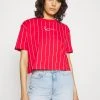 Budget 🥰 Karl Kani SMALL SIGNATURE SHORT PINSTRIPE TEE - T-Shirt Print - Red, Damen ✔️ -Karl Kani Verkäufe d589d5387d7e45a2825f28ed9848d823