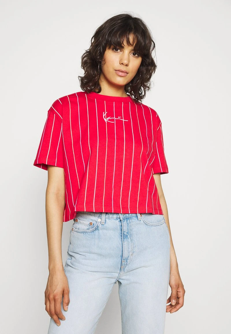 Budget 🥰 Karl Kani SMALL SIGNATURE SHORT PINSTRIPE TEE - T-Shirt Print - Red, Damen ✔️ 3 Budget 🥰 Karl Kani SMALL SIGNATURE SHORT PINSTRIPE TEE - T-Shirt Print - Red, Damen ✔️