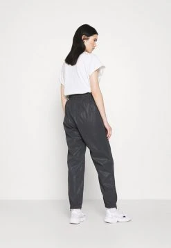 Blitzangebot ❤️ Karl Kani RETRO REFLECTIVE TRACKPANTS - Jogginghose - Black, Damen ✔️ -Karl Kani Verkäufe d5bd3c3485164d1dafa6c0fad4d85b2d