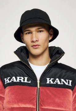 Am billigsten 🥰 Karl Kani RETRO VELVET BLOCK PUFFER UNISEX - Winterjacke - Dark Red 🛒 11 Am billigsten 🥰 Karl Kani RETRO VELVET BLOCK PUFFER UNISEX - Winterjacke - Dark Red 🛒 -Karl Kani Verkäufe d6be8d594cf74b7299e92425e886e2aa