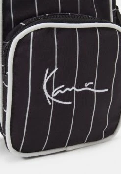 Neu ⭐ Karl Kani SIGNATURE PINSTRIPE MESSENGER BAG UNISEX - Umhängetasche - Black ✔️ 9 Neu ⭐ Karl Kani SIGNATURE PINSTRIPE MESSENGER BAG UNISEX - Umhängetasche - Black ✔️ -Karl Kani Verkäufe d92219a1bb4e4558bc8e7fb2442bbf05
