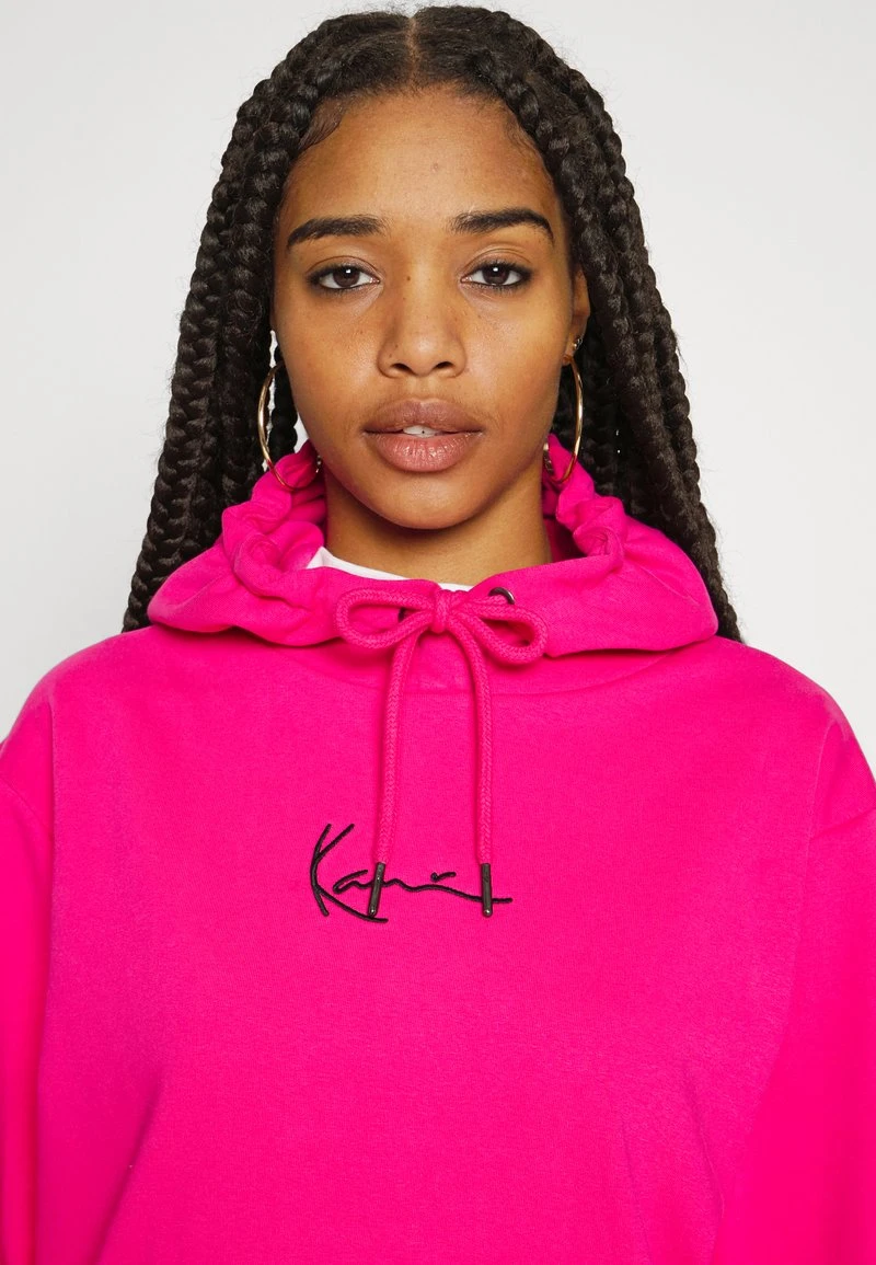 Großhandel ✔️ Karl Kani SMALL SIGNATURE HOODIE - Sweatshirt - Pink, Damen ✔️ 6 Großhandel ✔️ Karl Kani SMALL SIGNATURE HOODIE - Sweatshirt - Pink, Damen ✔️ – Bild 4