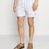 Coupon 🧨 Karl Kani ORIGINALS PINSTRIPE - Shorts - White, Herren 😍 -Karl Kani Verkäufe e68539b5574245b0a3f0f9096d40a939