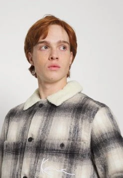 Bester Verkauf 🔥 Karl Kani CHEST SIGNATURE JACKET UNISEX - Übergangsjacke - Beige ❤️ -Karl Kani Verkäufe e936f8113de442c6bd4fac9d7c2c190e