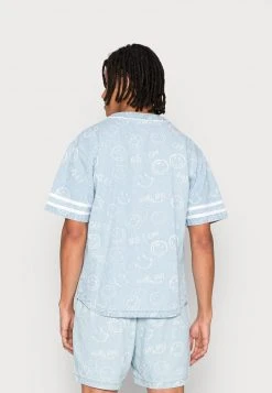 Besorgen ⭐ KARL KANI X SMILEY® OG ⚾ BASEBALL SHIRT - Hemd - Bleached Blue, Herren 🔥 -Karl Kani Verkäufe ed3d87e6b15a4edb954164ebe8f8743c