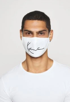 Bester Verkauf ⌛ Karl Kani SIGNATURE FACE MASK - Stoffmaske - White, Unisex ✔️ 12 Bester Verkauf ⌛ Karl Kani SIGNATURE FACE MASK - Stoffmaske - White, Unisex ✔️ -Karl Kani Verkäufe f2010dc5dc7d4c9da3000308881f091d