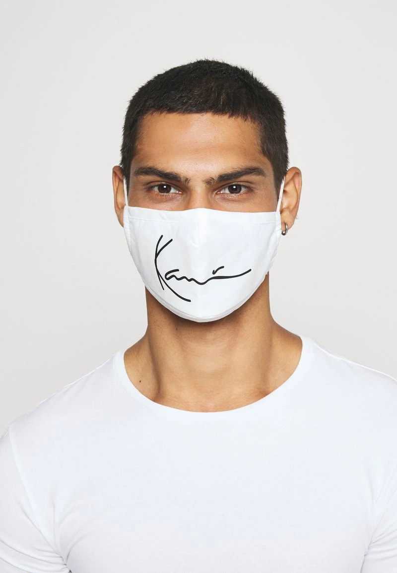 Bester Verkauf ⌛ Karl Kani SIGNATURE FACE MASK - Stoffmaske - White, Unisex ✔️ 6 Bester Verkauf ⌛ Karl Kani SIGNATURE FACE MASK - Stoffmaske - White, Unisex ✔️ – Bild 4