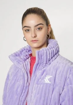 Beste Bewertungen von 🛒 Karl Kani FUZZY PUFFER JACKET - Winterjacke - Lilac, Damen ⌛ -Karl Kani Verkäufe f3ce8469cfe54a46a20453b022541220