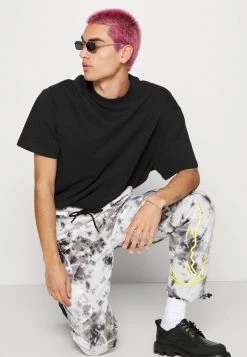 Besorgen 🧨 Karl Kani SIGNATURE PIXELPRINT PANTS UNISEX - Cargohose - Grey 👏 12 Besorgen 🧨 Karl Kani SIGNATURE PIXELPRINT PANTS UNISEX - Cargohose - Grey 👏 -Karl Kani Verkäufe f764e11ac2cc469d869a4696d376259c