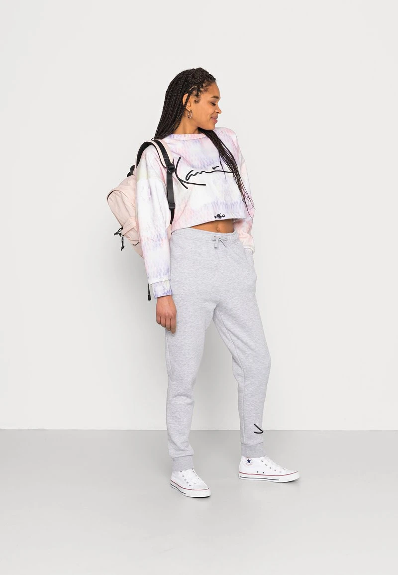 Am billigsten 🎁 Karl Kani SIGNATURE PANTS - Jogginghose - Ash Grey, Damen 🎁 4 Am billigsten 🎁 Karl Kani SIGNATURE PANTS - Jogginghose - Ash Grey, Damen 🎁 – Bild 2