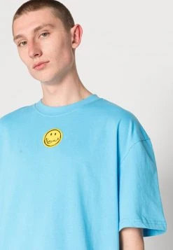 Auslauf 🔥 KARL KANI X SMILEY® SMALL SIGNATURE TEE UNISEX - T-Shirt Basic - Blue ✨ -Karl Kani Verkäufe fccf73d1dabd47ffb1a56951d3cffb19