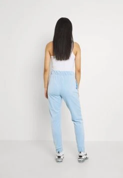 Großhandel ❤️ Karl Kani SIGNATURE VELVET PANTS - Jogginghose - Light Blue, Damen 😉 9 Großhandel ❤️ Karl Kani SIGNATURE VELVET PANTS - Jogginghose - Light Blue, Damen 😉 -Karl Kani Verkäufe feda2e4db1414453962b04ed9bbd5f12